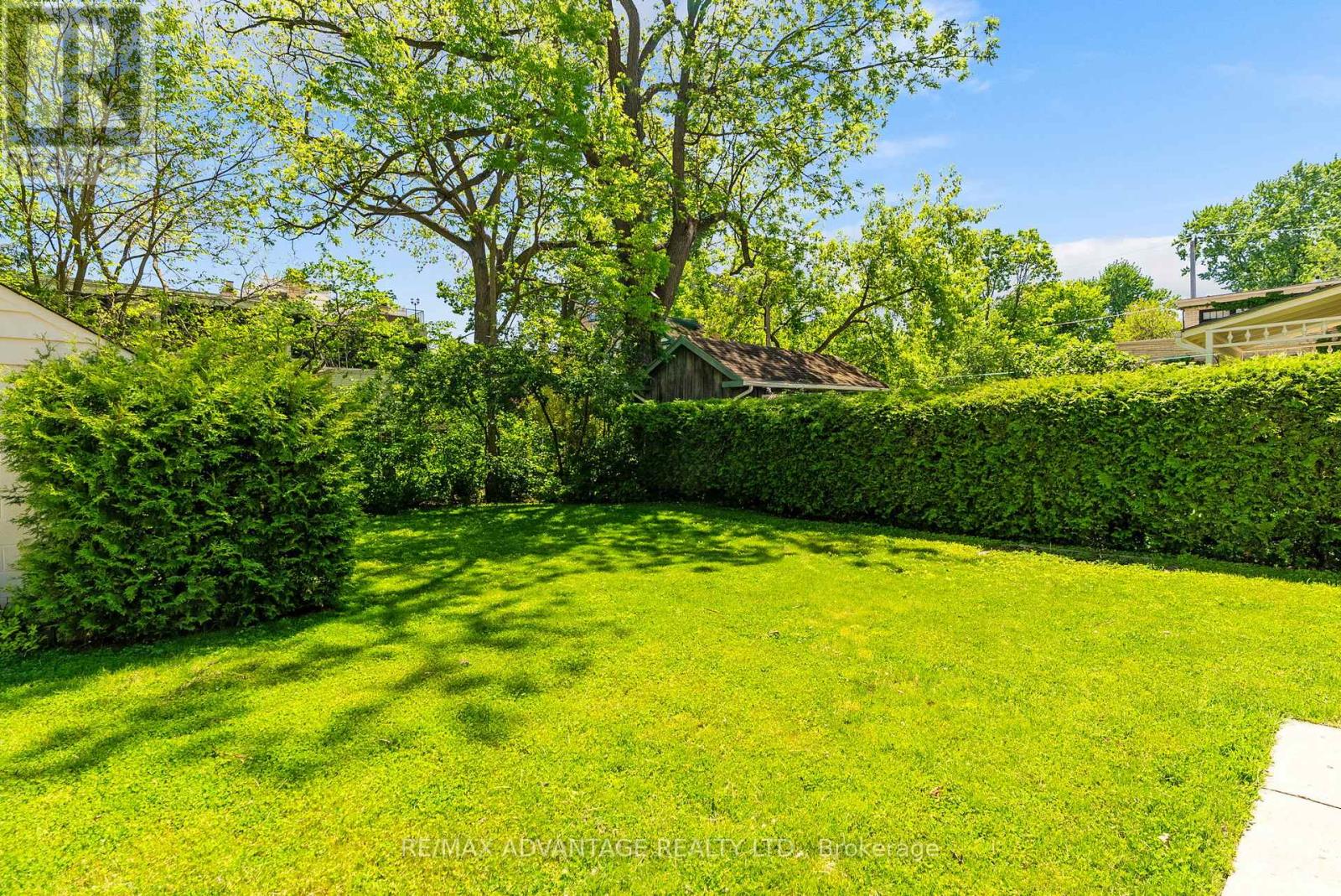 523 DUFFERIN AVENUE - 37