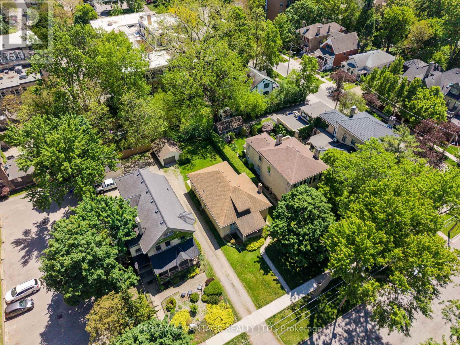523 DUFFERIN AVENUE - 4