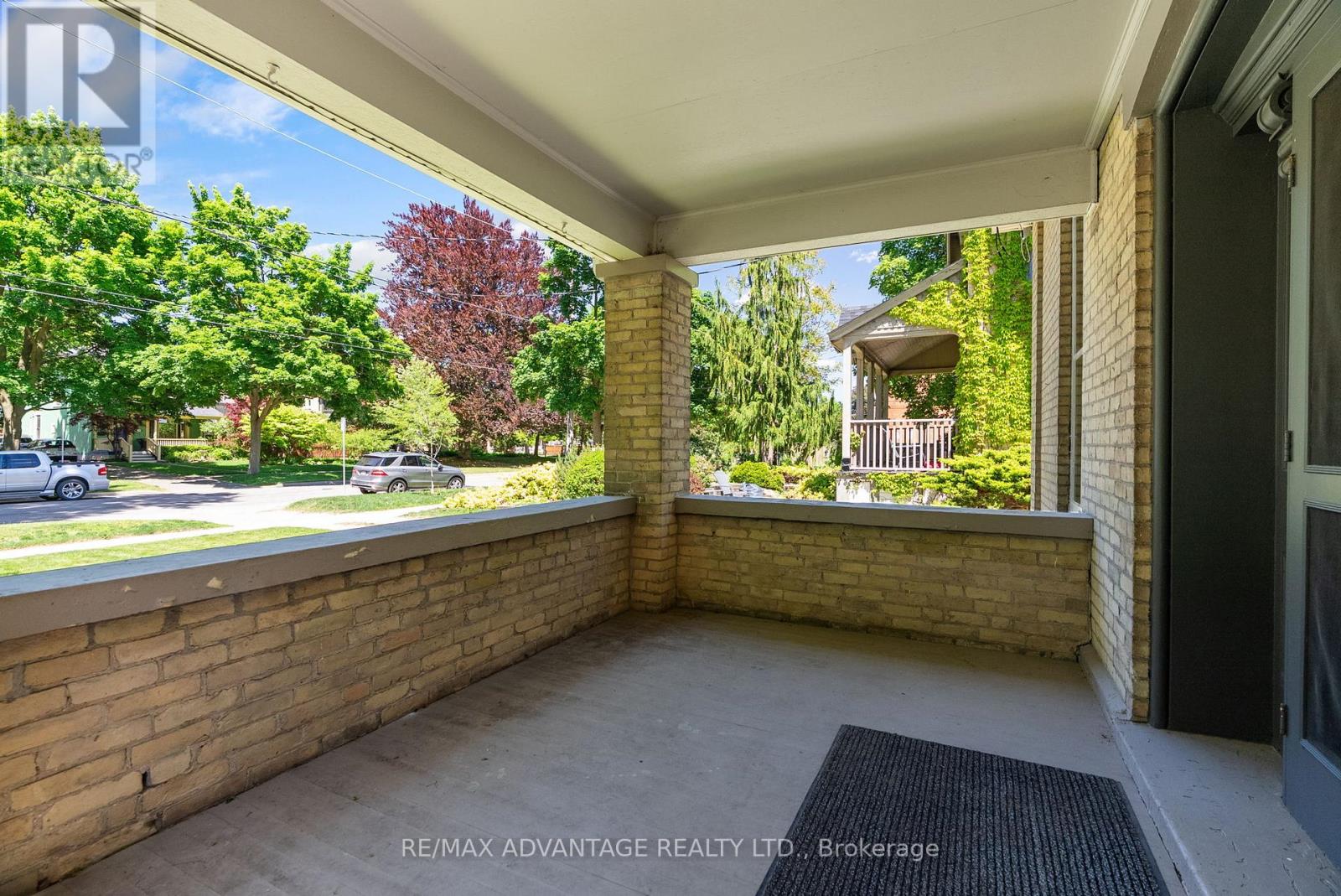 523 DUFFERIN AVENUE - 6