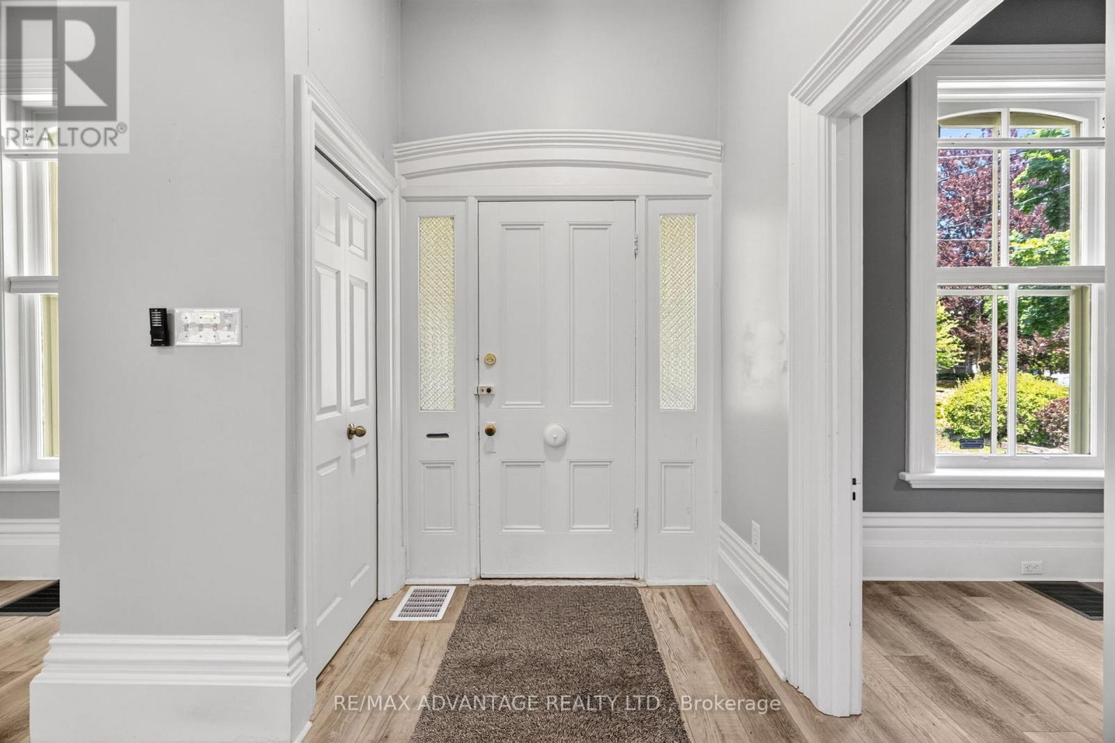 523 DUFFERIN AVENUE - 7