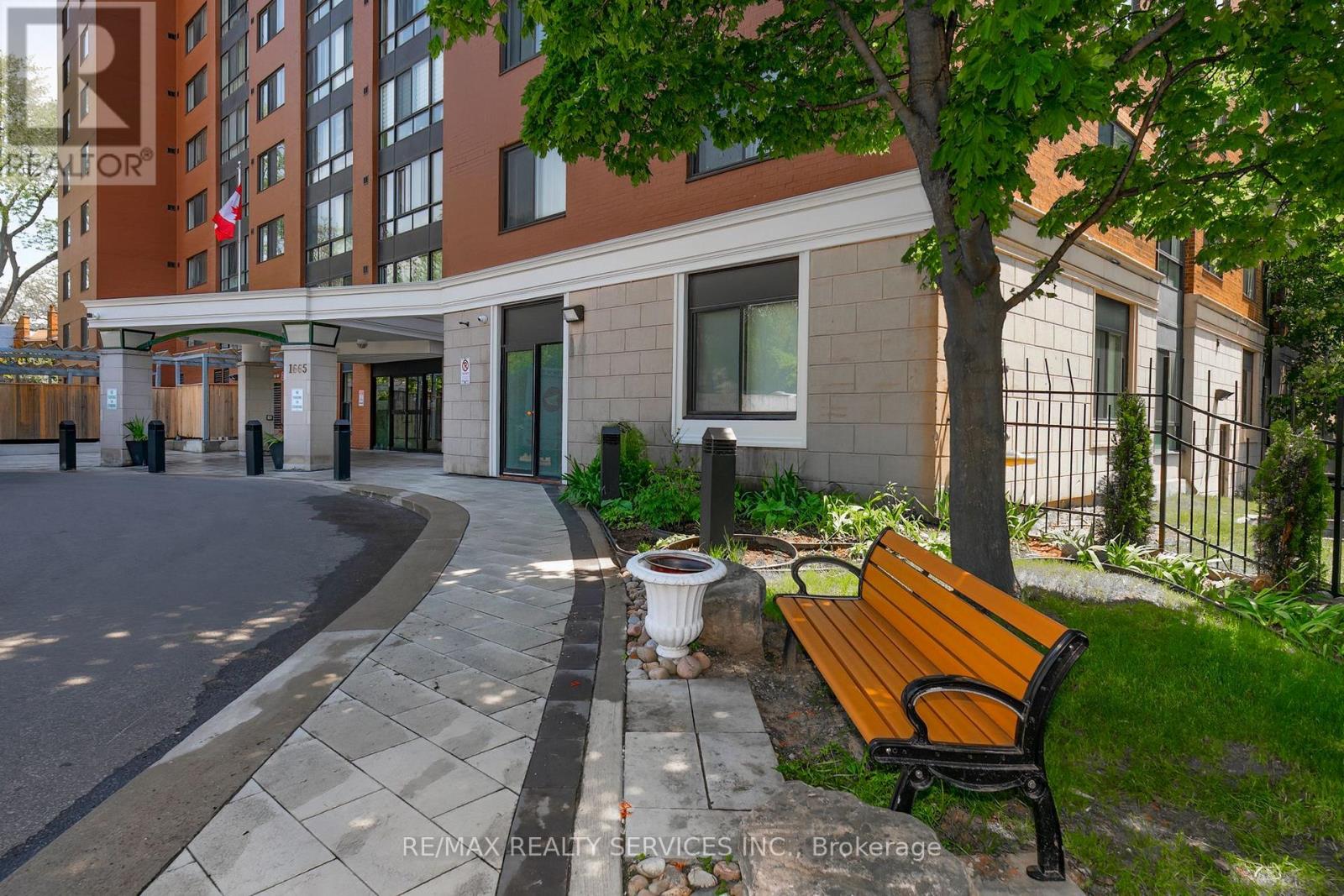 #208 1665 VICTORIA PARK AVENUE - 30