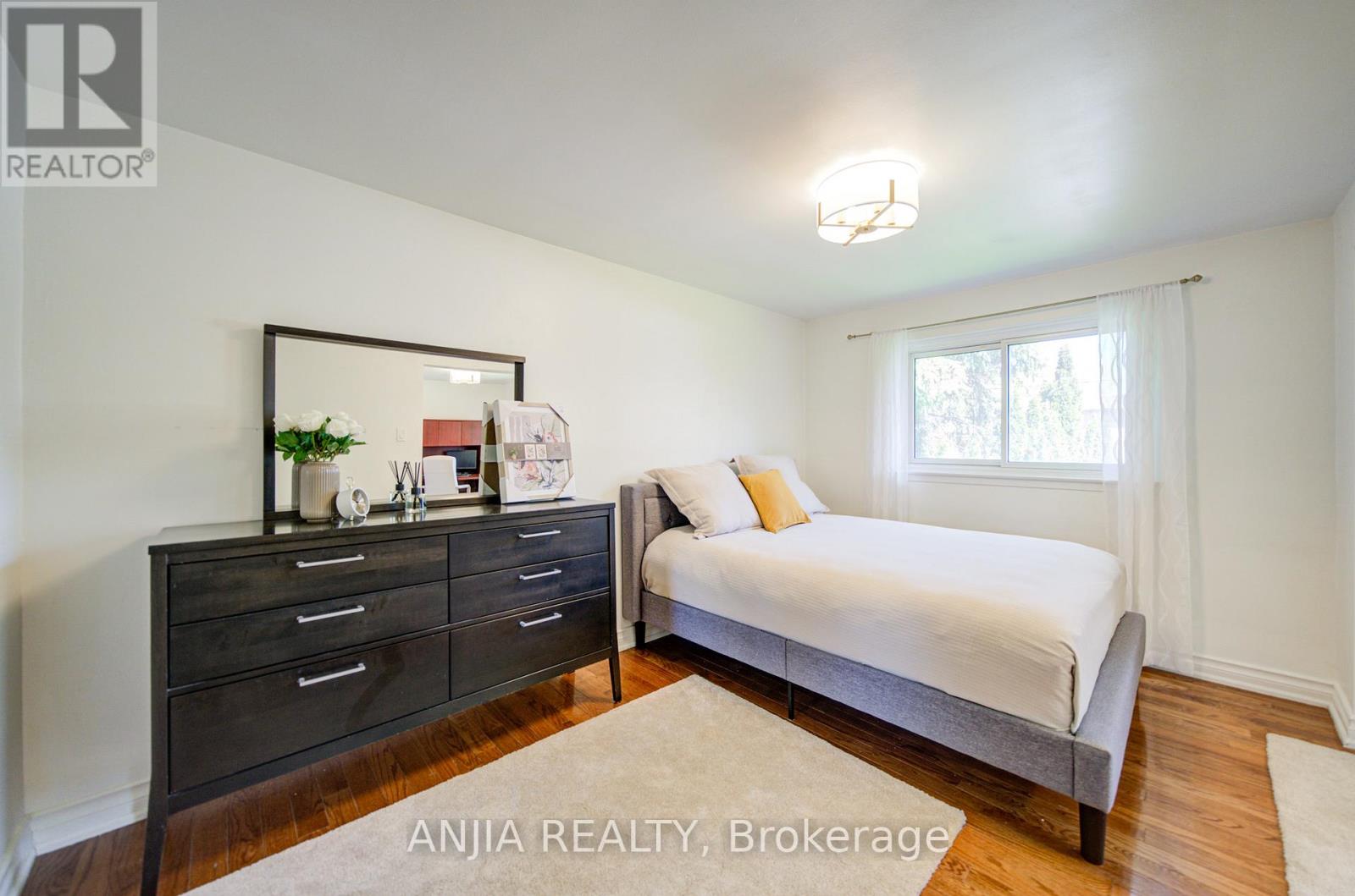 24 FRIAR TUCK ROAD - 31