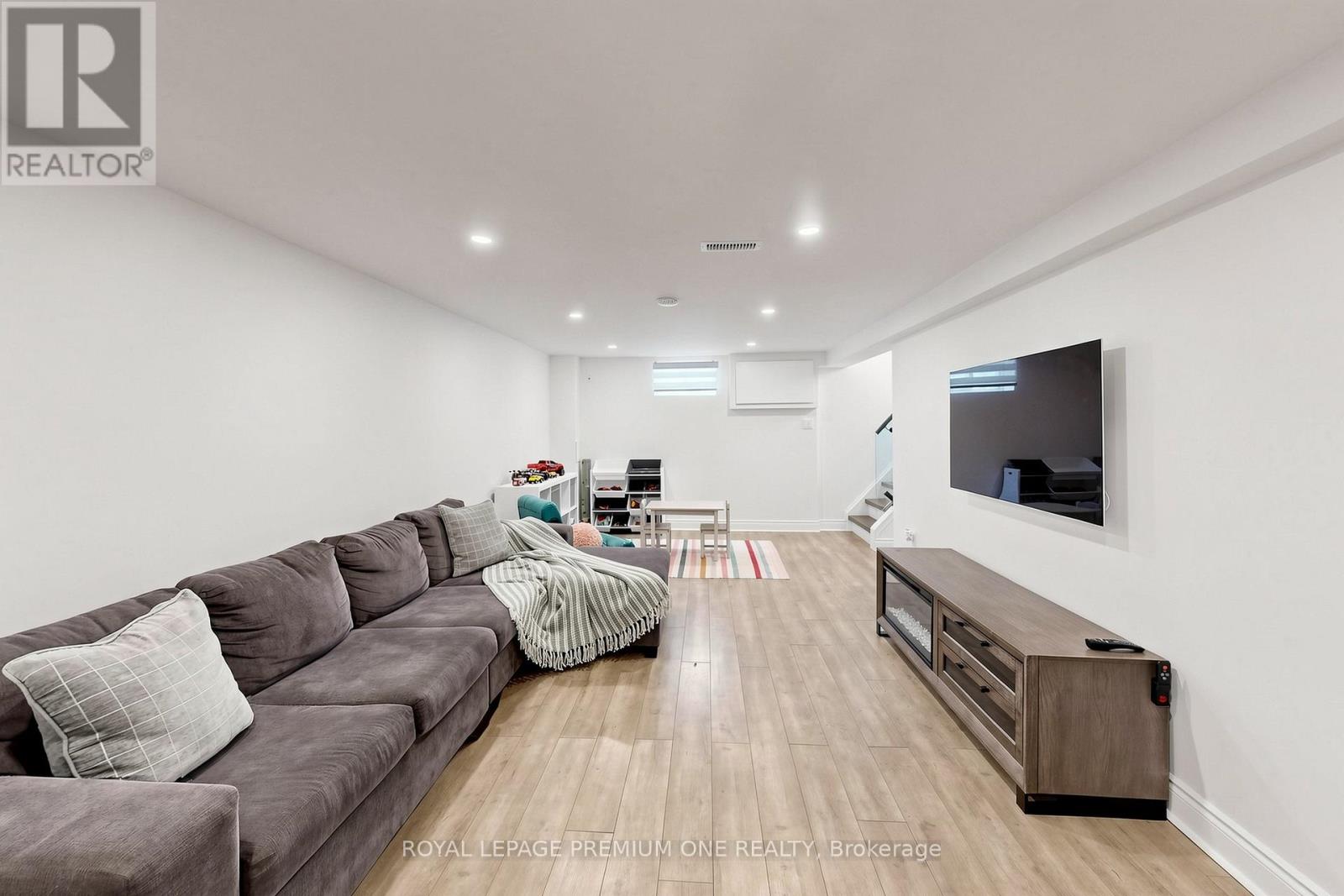 72 THORNTON AVENUE - 29