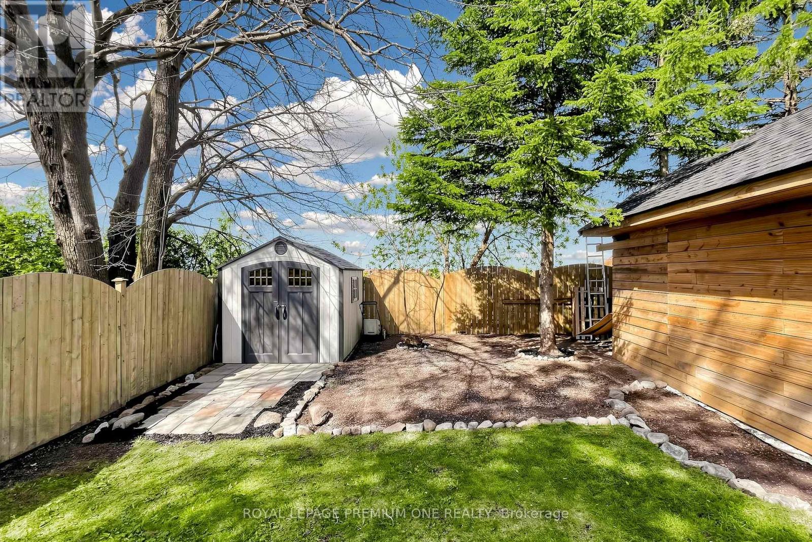 72 THORNTON AVENUE - 46