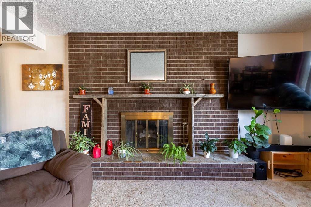 5 Larkspur Road N - 6