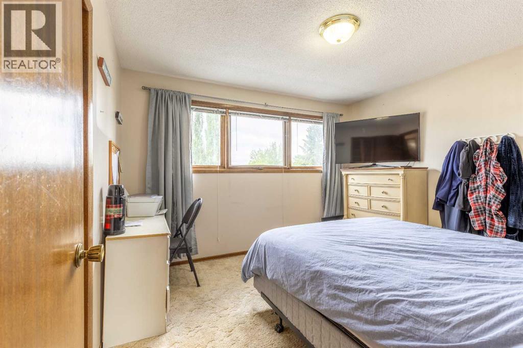 5 Larkspur Road N - 18