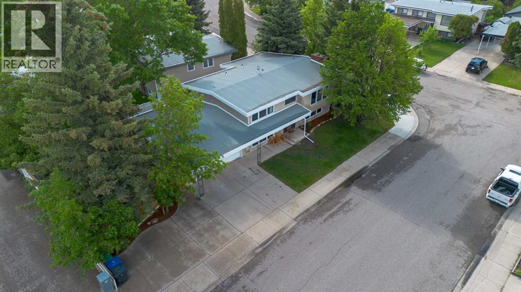 5 Larkspur Road N - 41