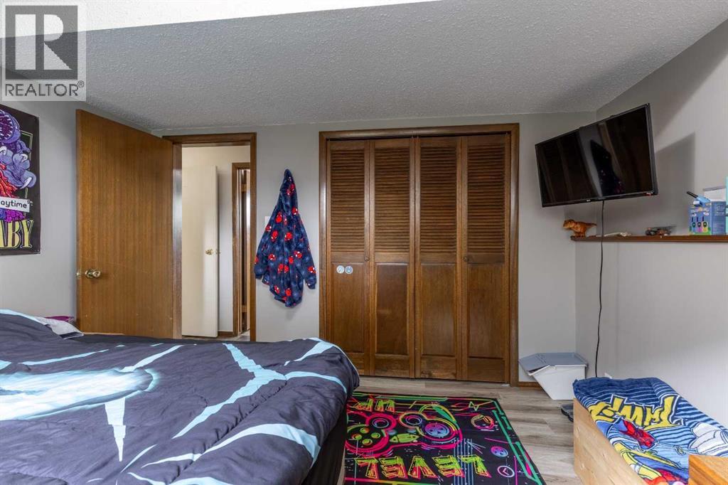 5 Larkspur Road N - 28