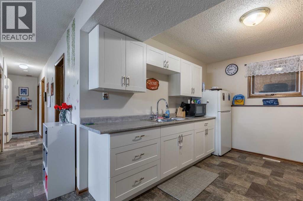 5 Larkspur Road N - 24