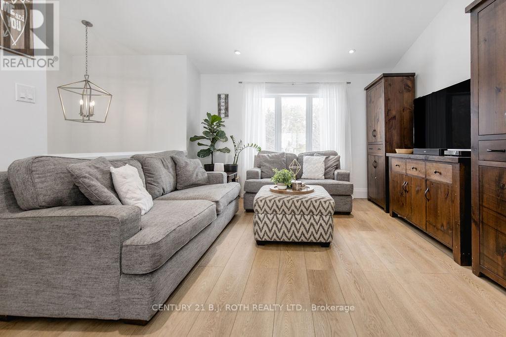 15 SUGARBUSH ROAD - 13
