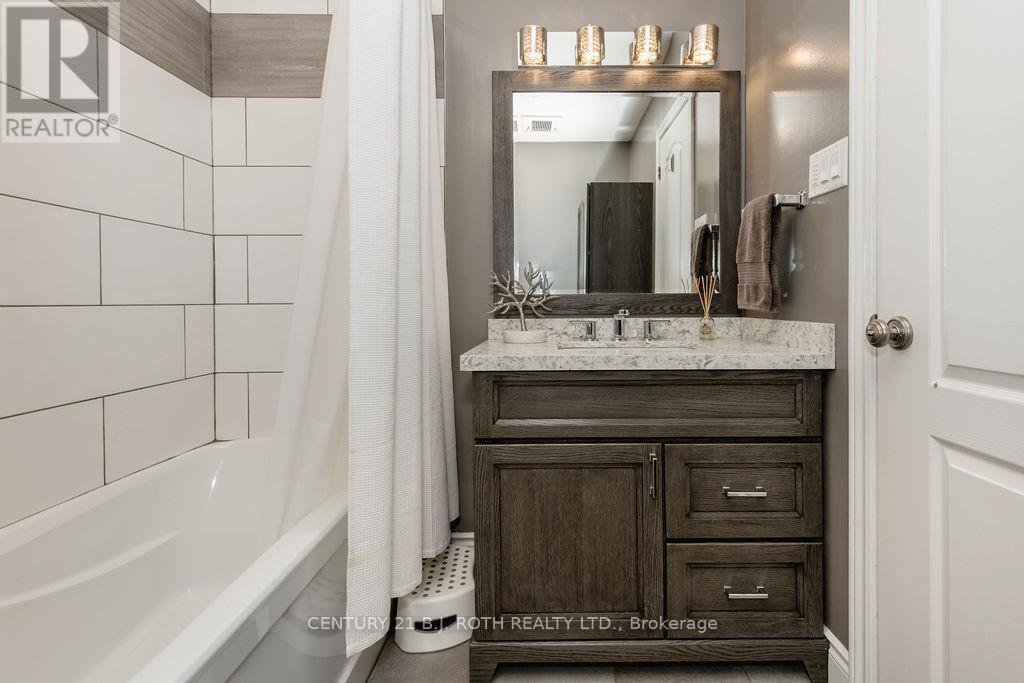 15 SUGARBUSH ROAD - 27