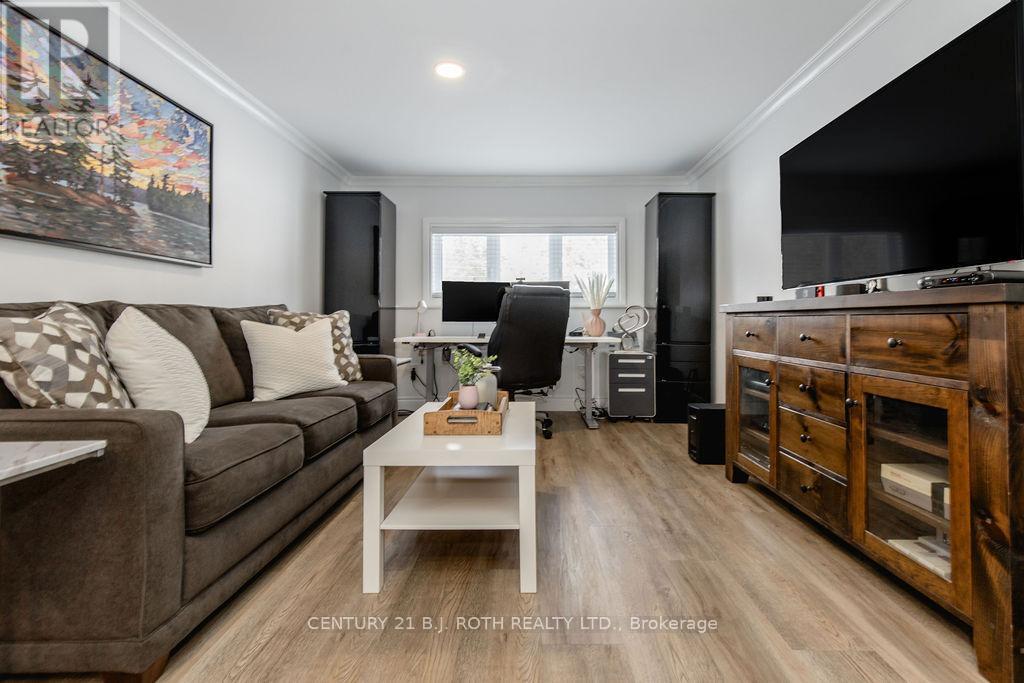 15 SUGARBUSH ROAD - 34