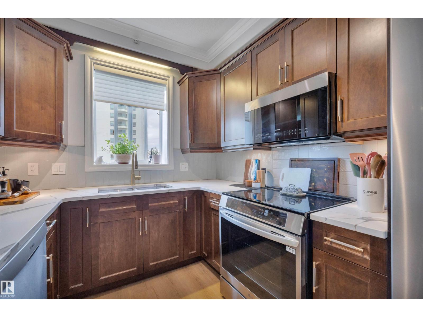 #305 8631 108 ST NW - 4
