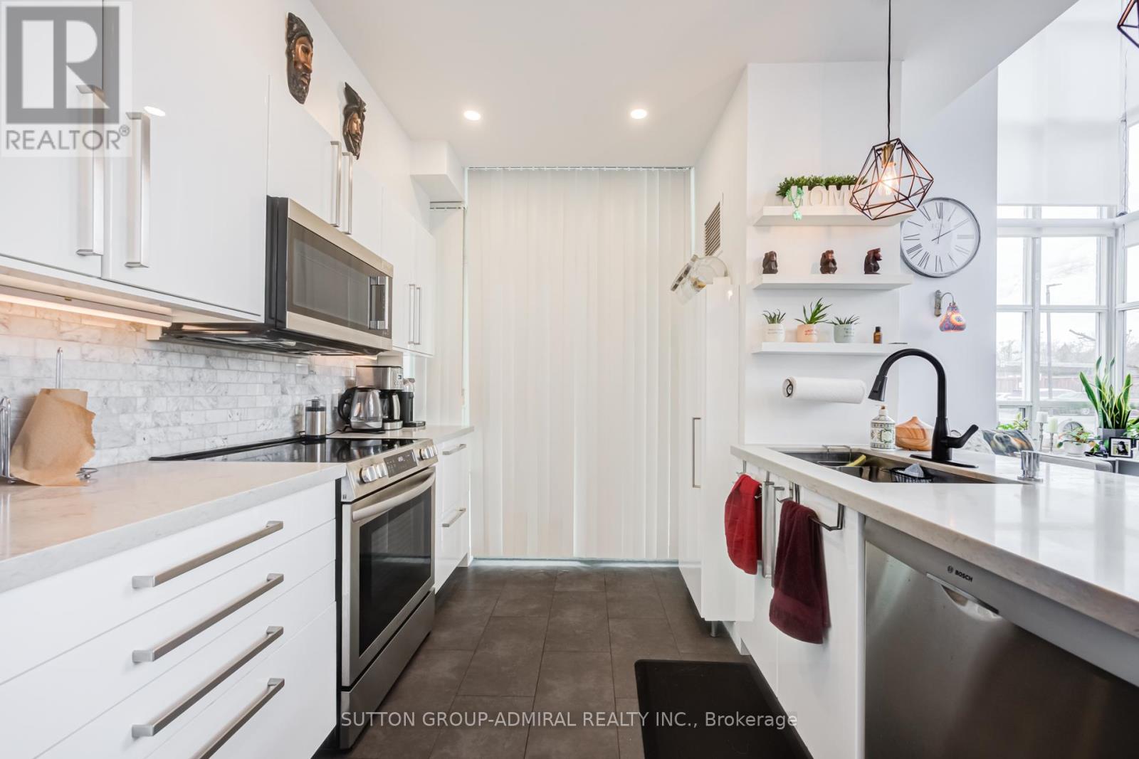 #119 200 MANITOBA STREET - 22