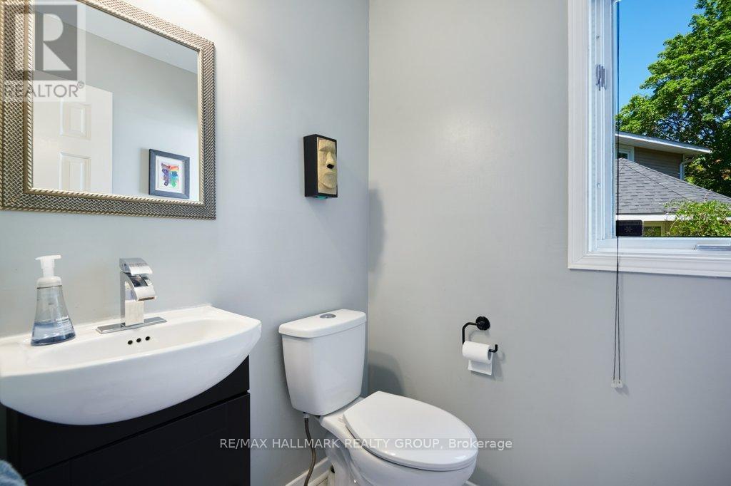 3 Bed, 3 Bath House for Sale in Ottawa – 22 TERRACE DRIVE, Ottawa – MLS# X13239382 - Image 19