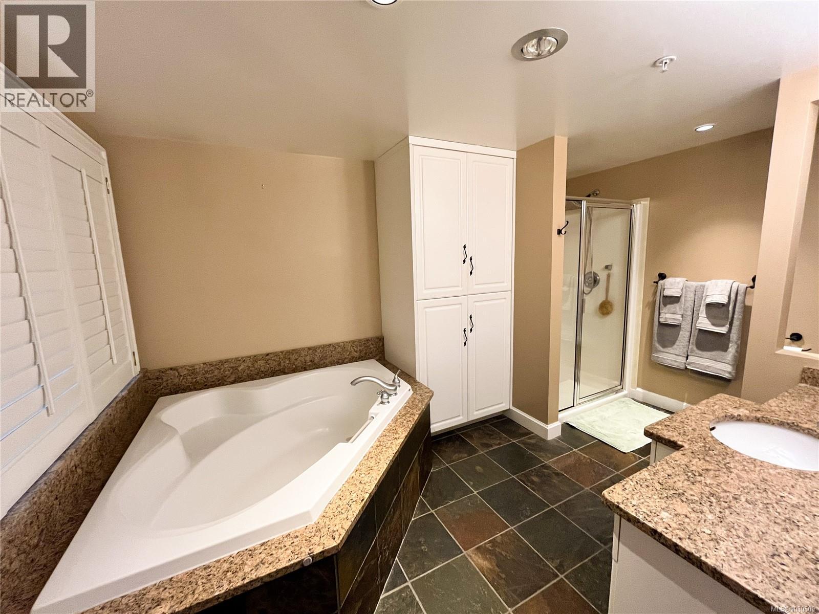 #206 2326 Harbour Rd - 12