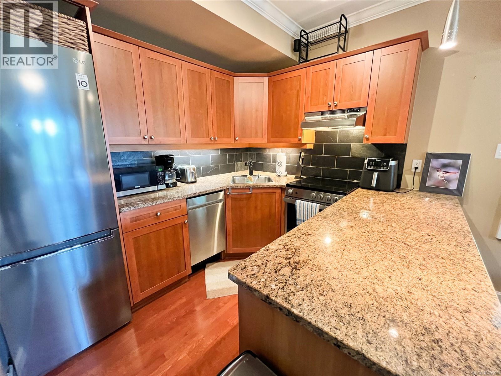 #206 2326 Harbour Rd - 7