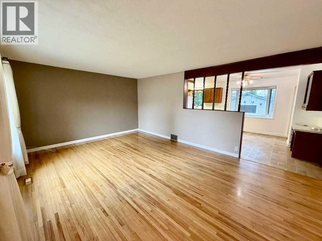 1133 20 Street S - Image 2