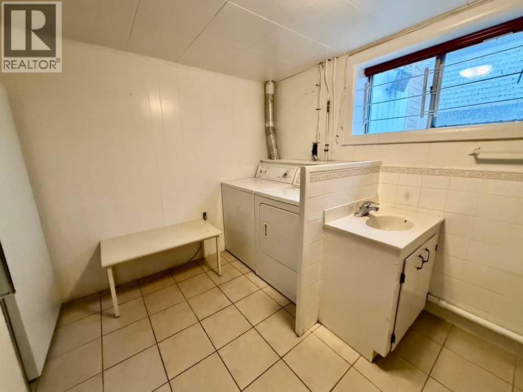 1133 20 Street S - 22