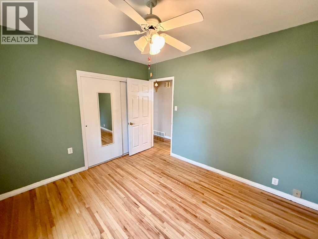 1133 20 Street S - 16