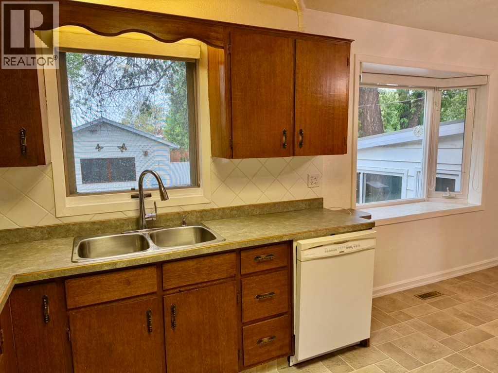 1133 20 Street S - 4
