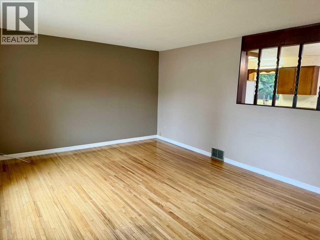 1133 20 Street S - 5