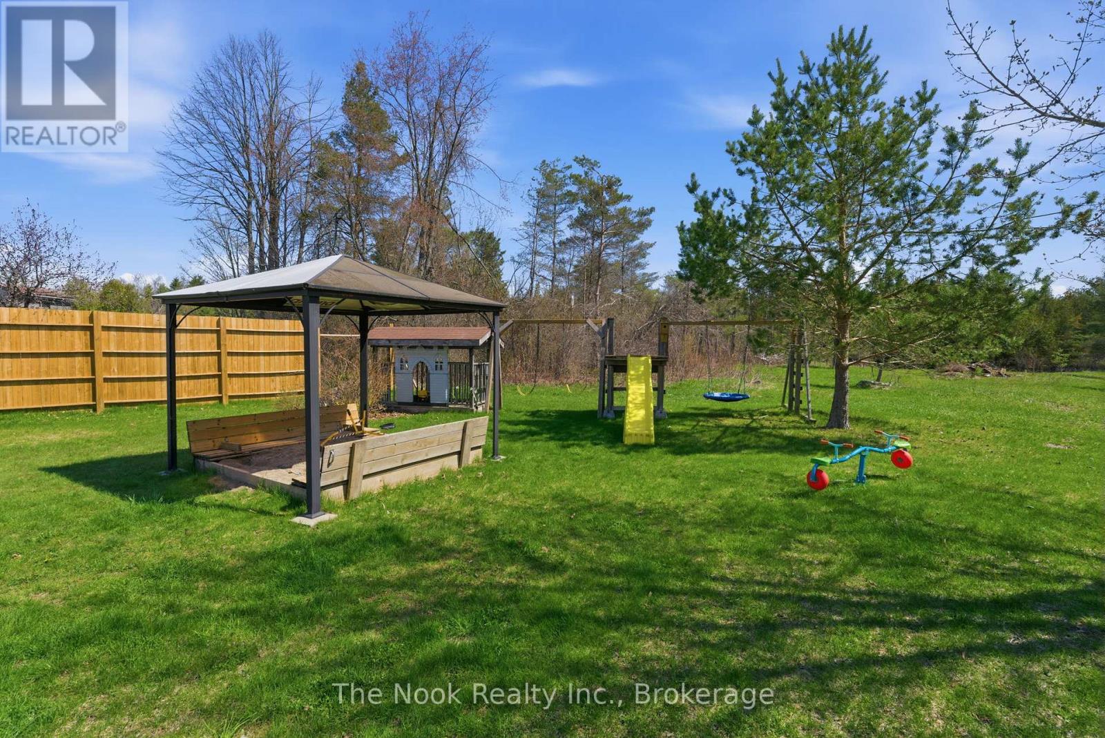 1545 CAMP LINE ROAD - 36
