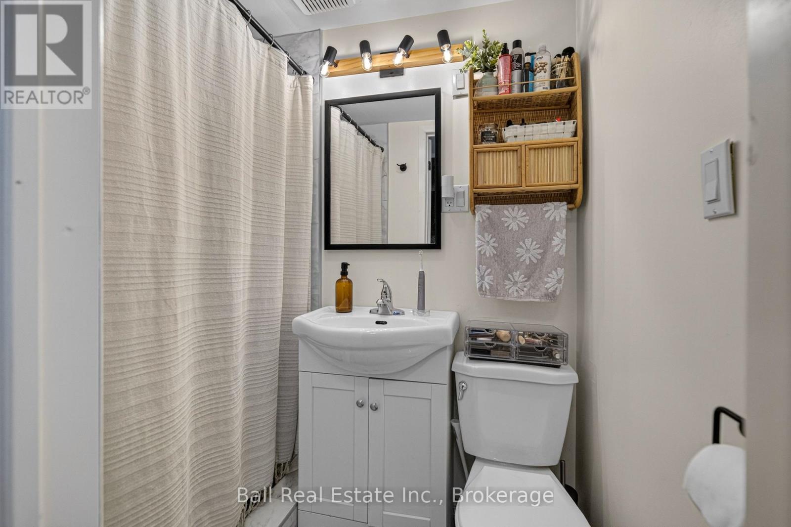 5 CHIPPEWA AVENUE - 27