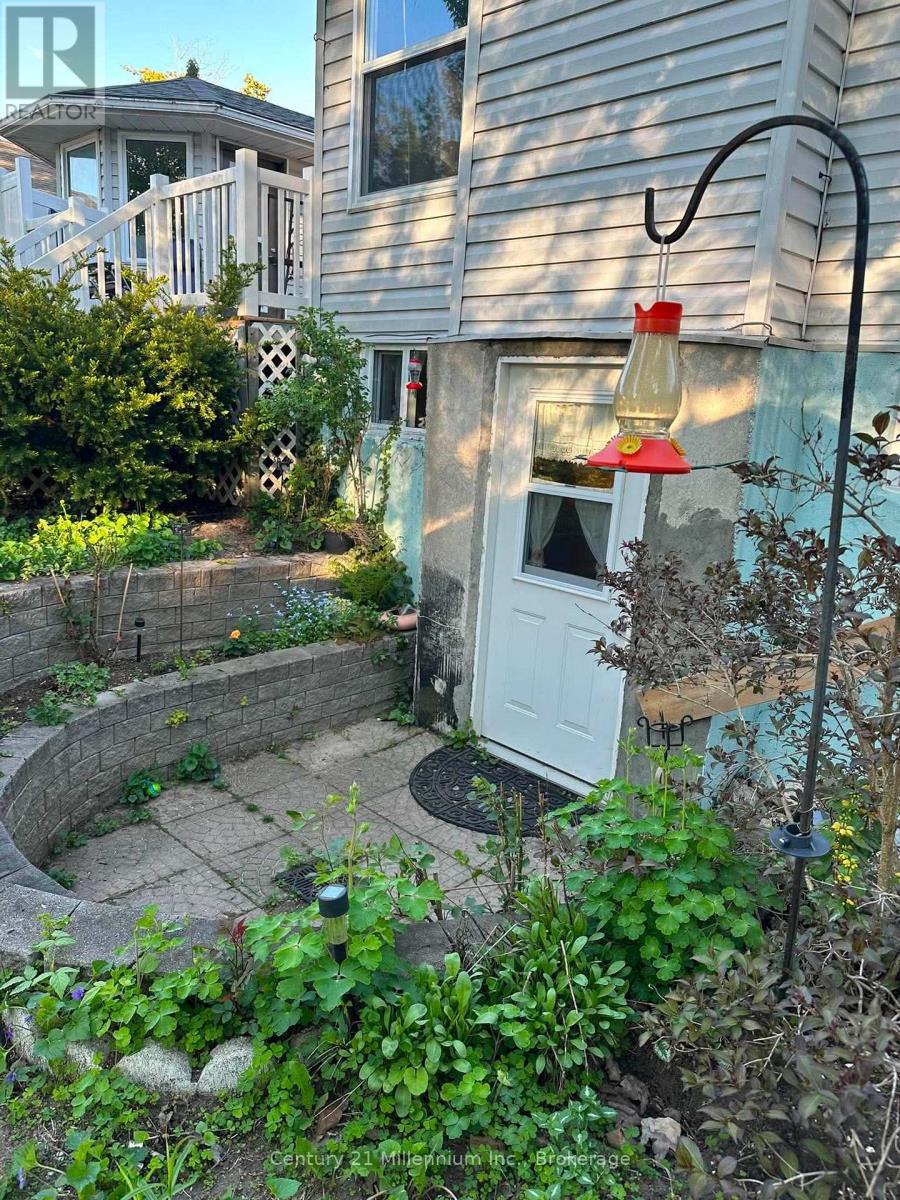 6 ROYAL BEECH DRIVE - 24