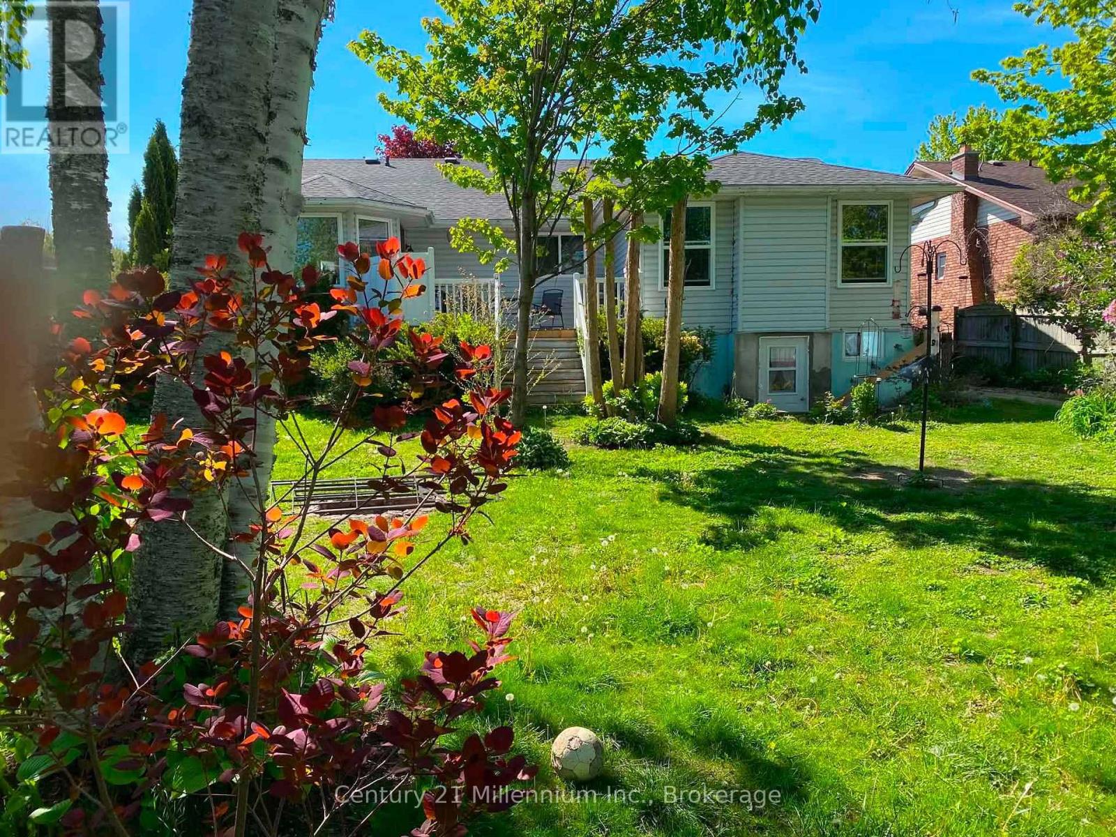 6 ROYAL BEECH DRIVE - 32