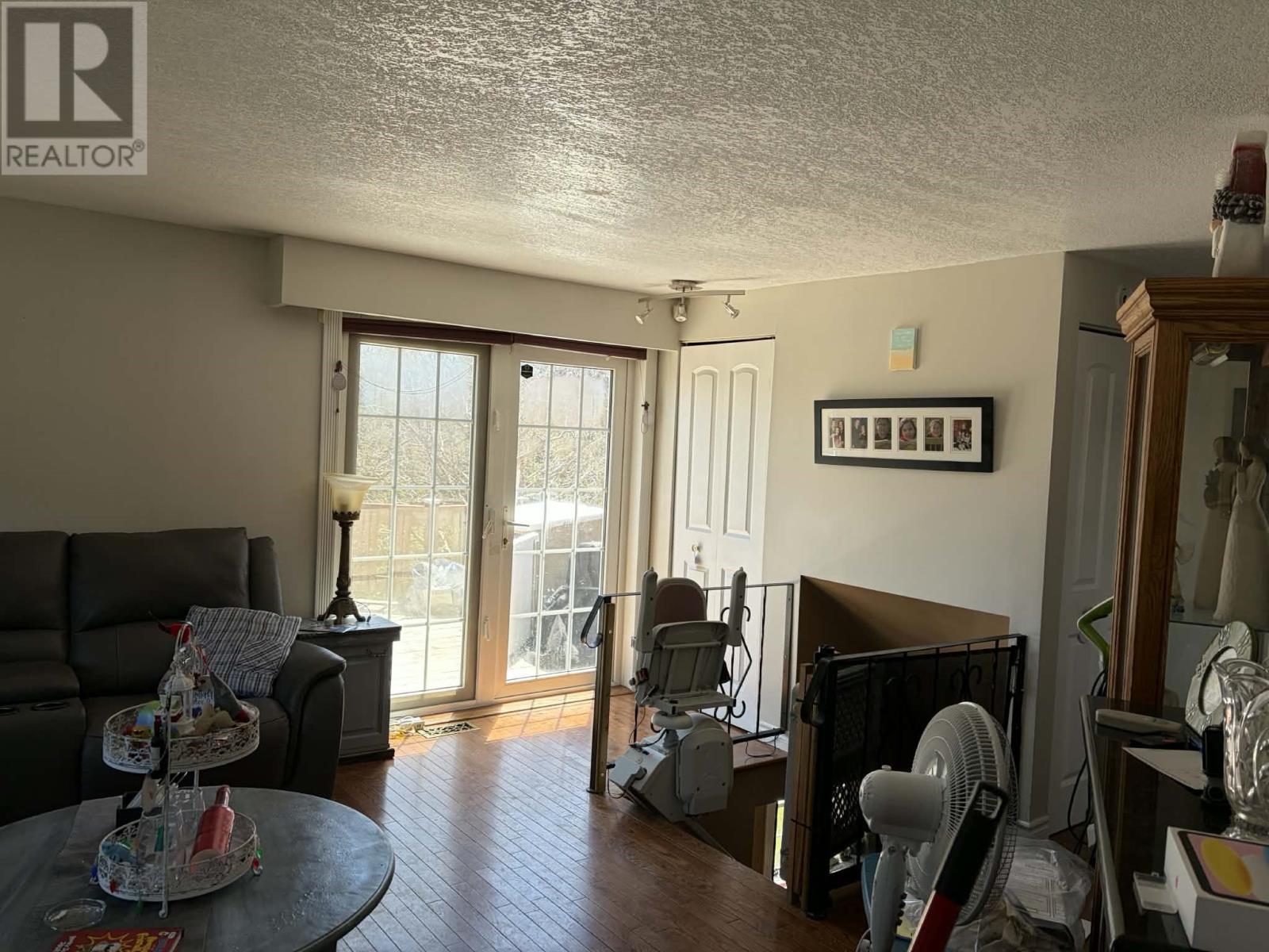 10 Main Road - 16