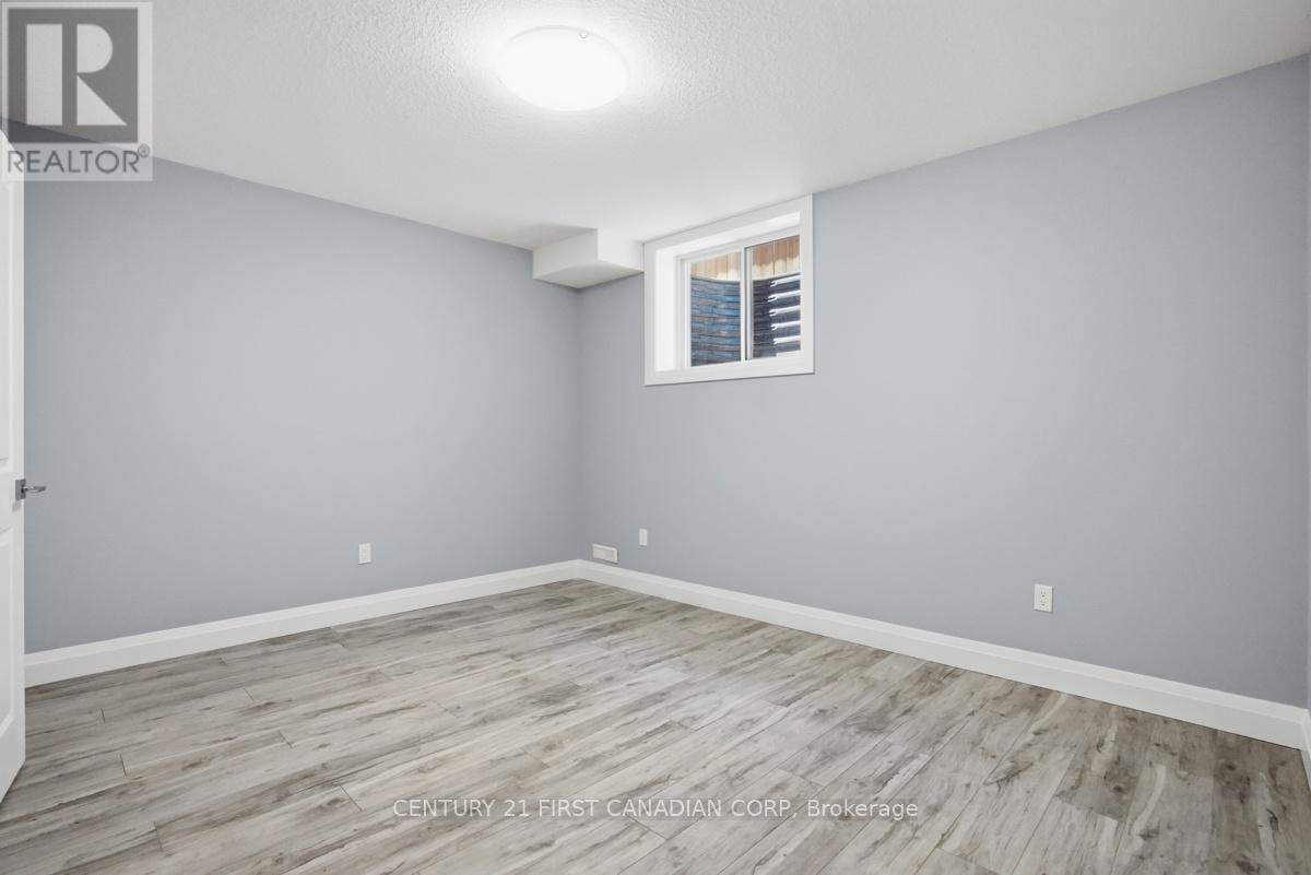 2775 ORIOLE DRIVE - 35