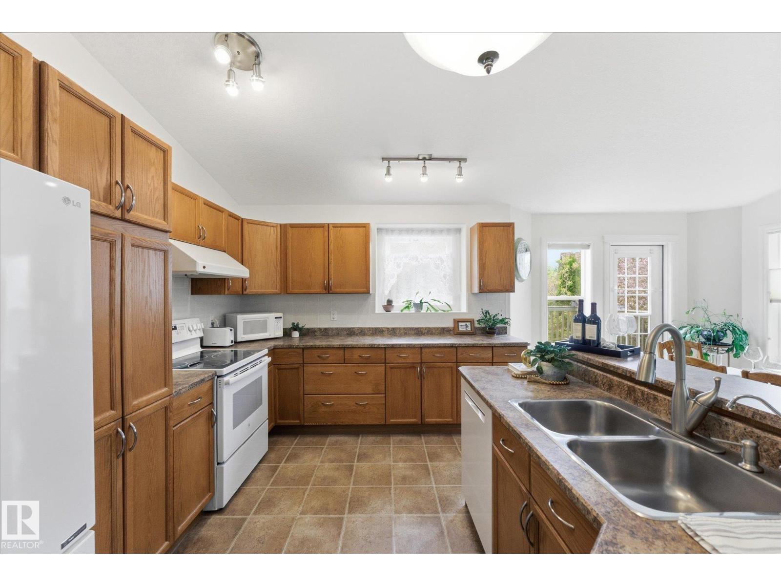 843 Oakland PL — photo 15