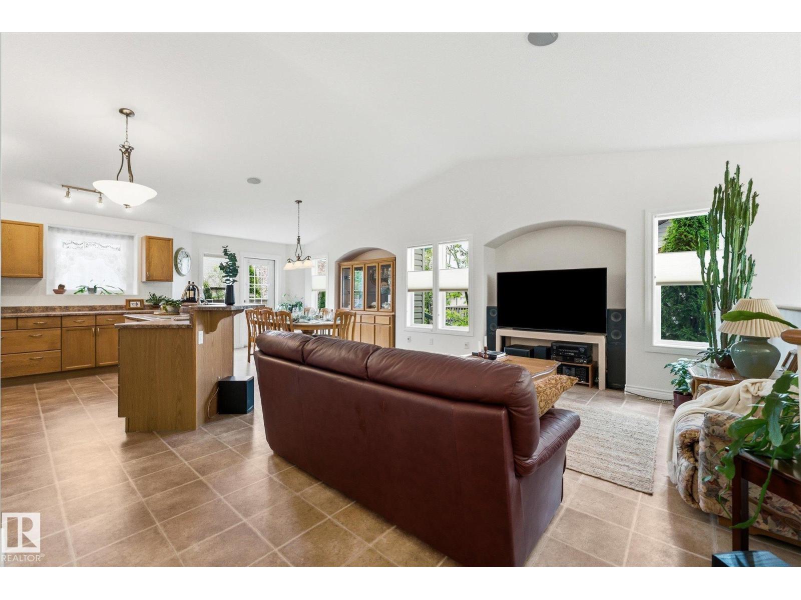 843 Oakland PL — photo 9