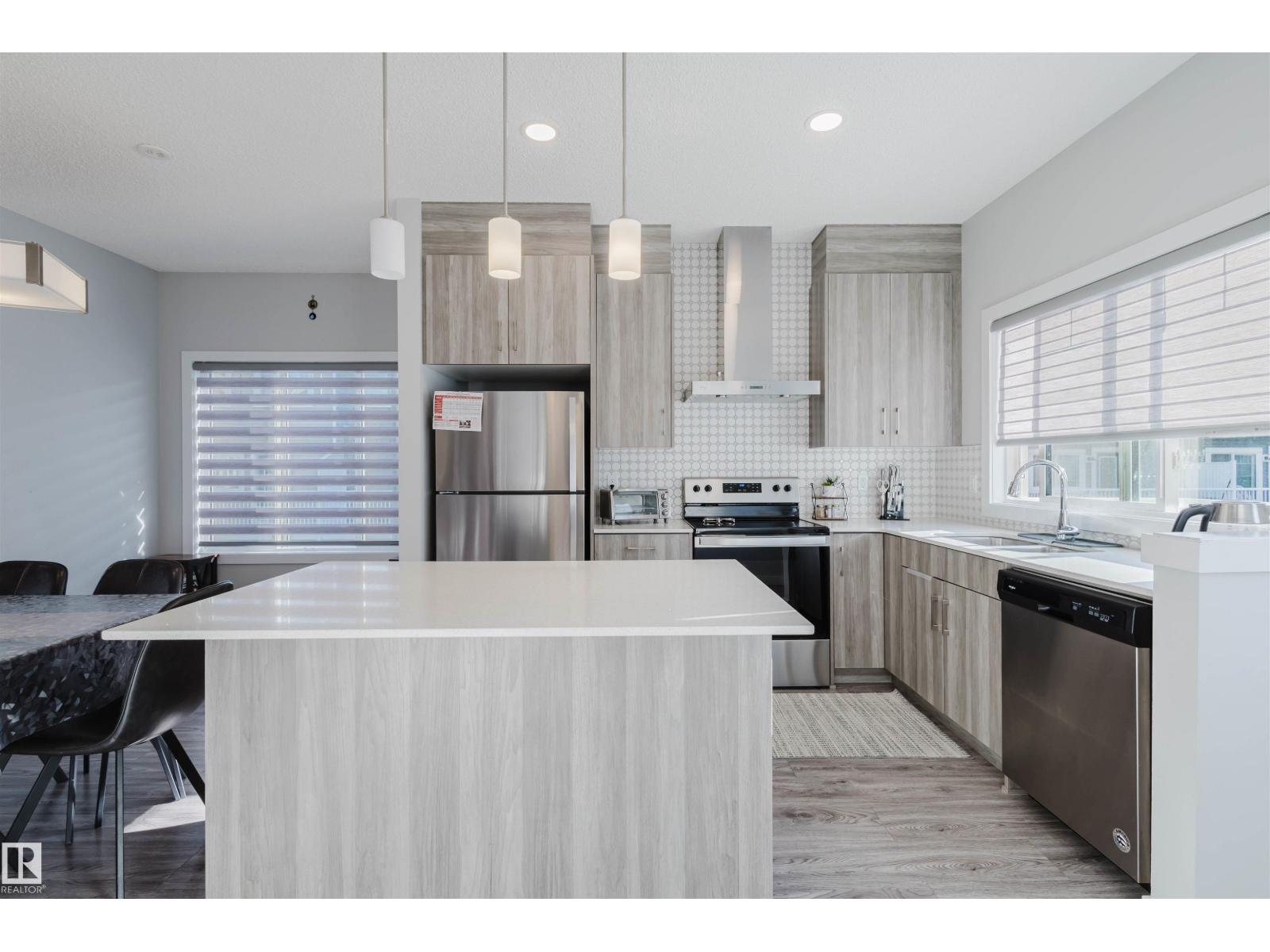 #41 2215 24 ST NW - 6