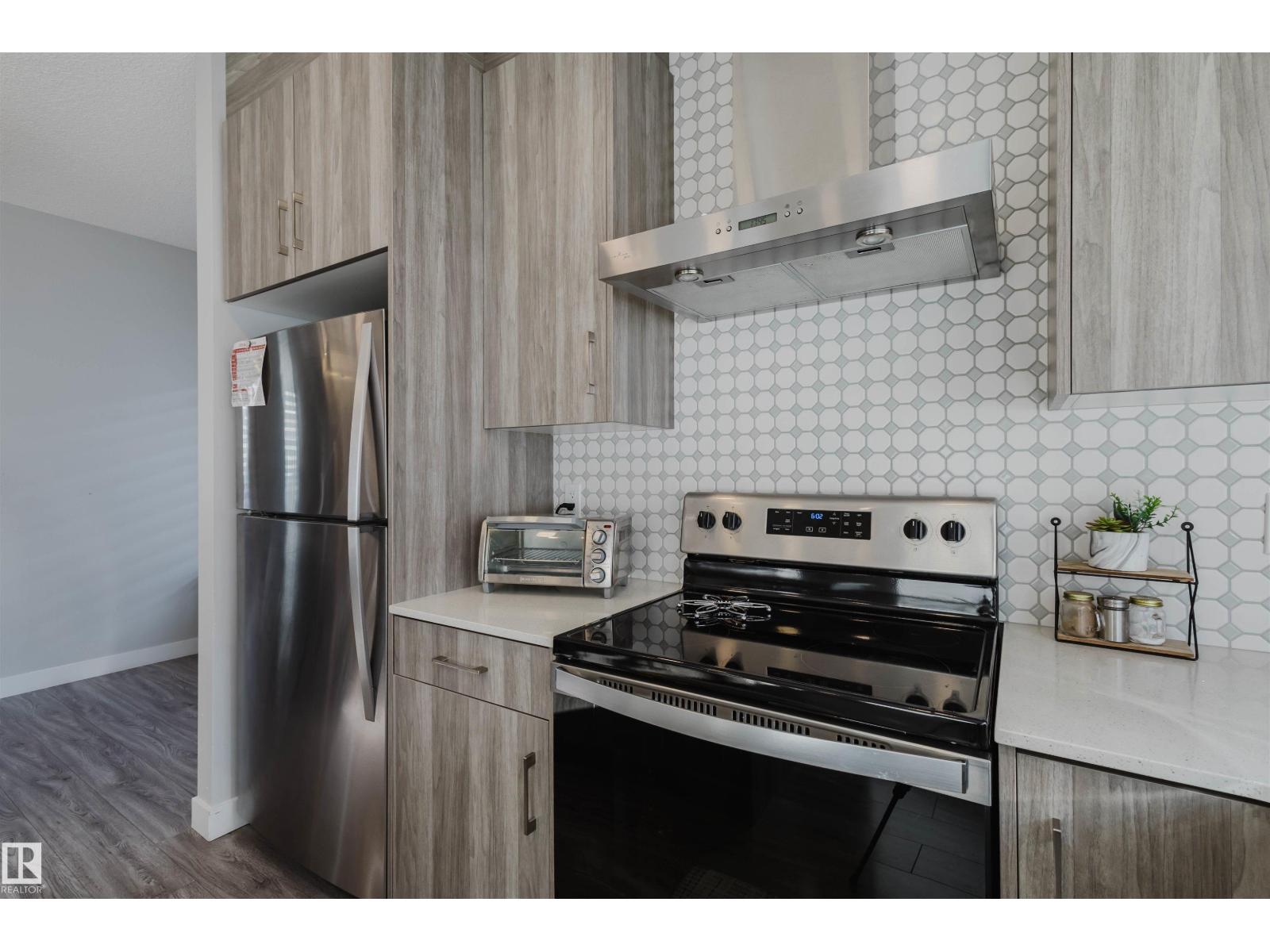 #41 2215 24 ST NW - 8