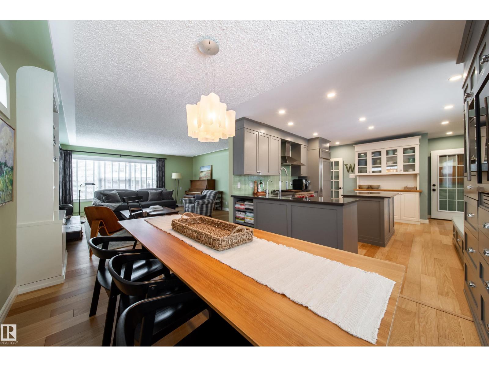 8332 120 ST NW - 21