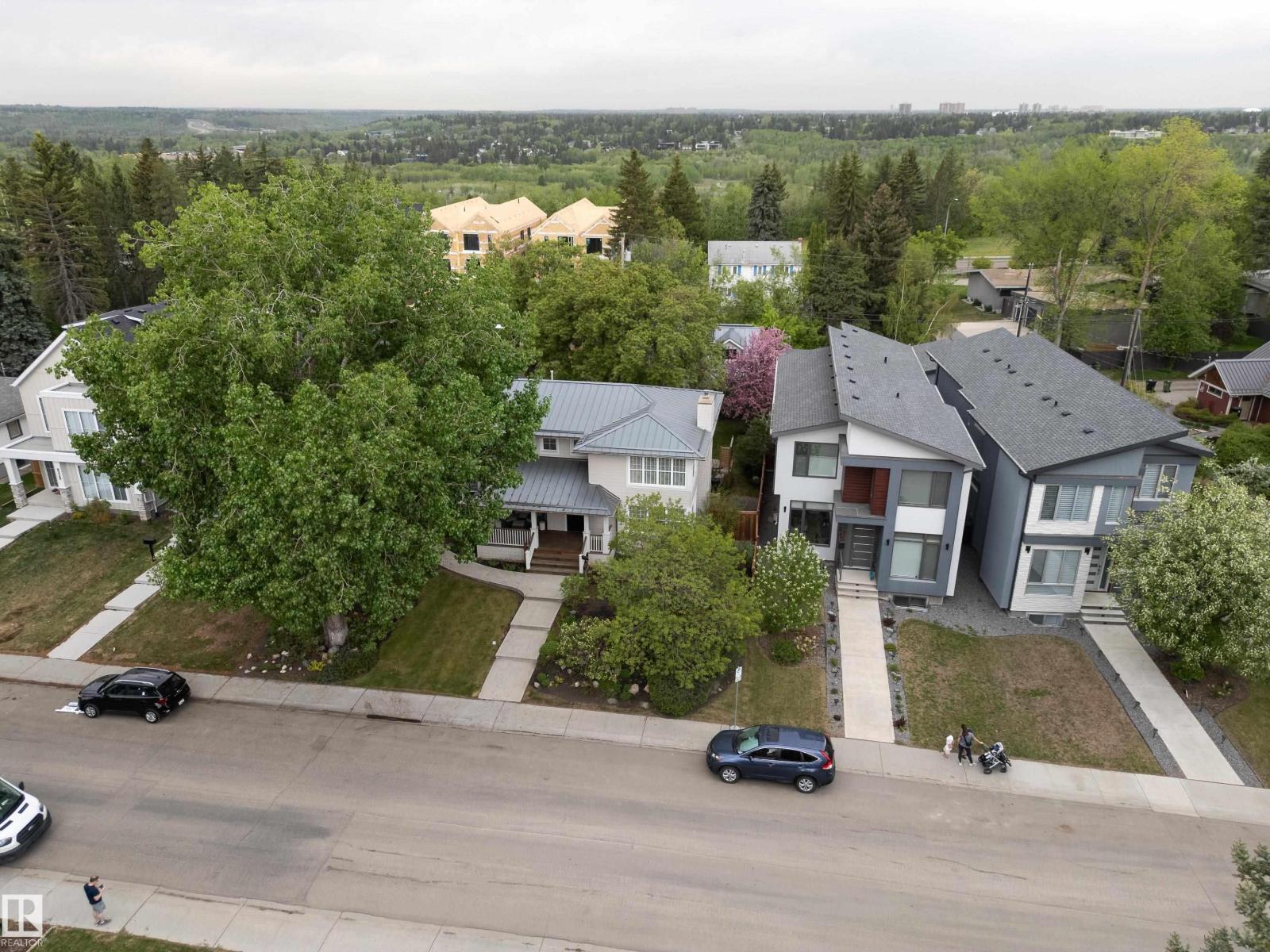 8332 120 ST NW - 5