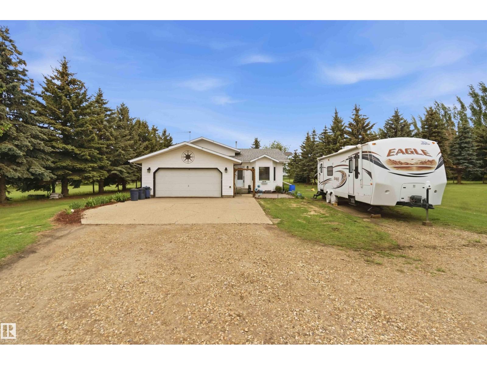 37 56220 Rge Rd 230 exterior