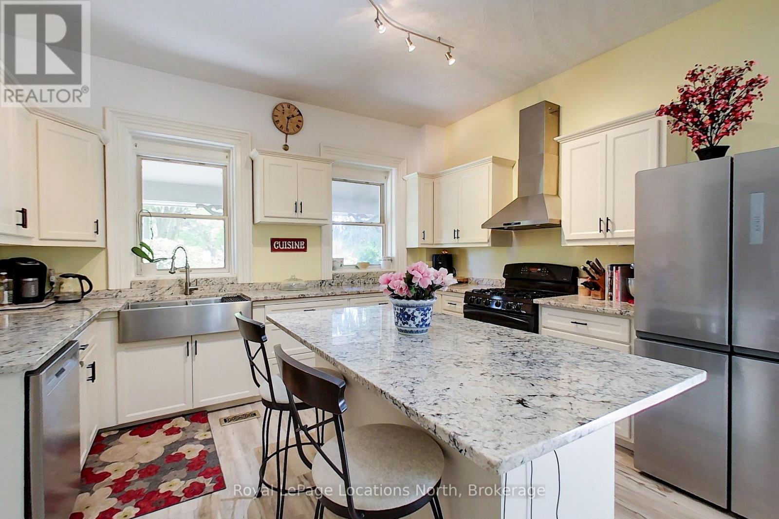 44 PARKVIEW AVENUE - 12