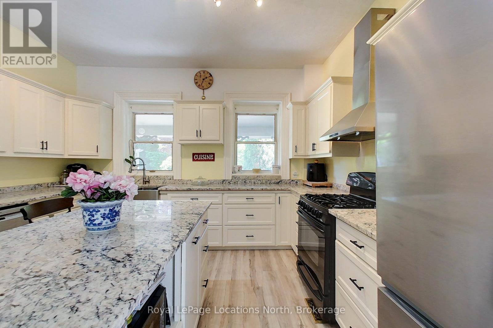 44 PARKVIEW AVENUE - 15