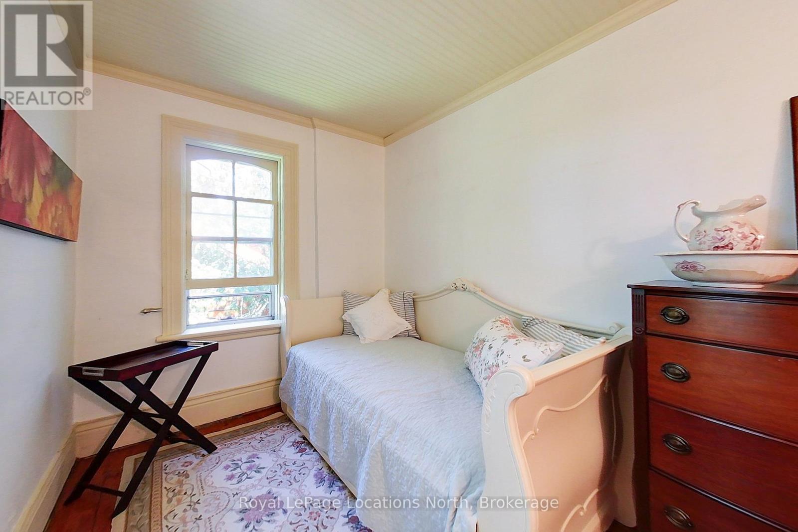 44 PARKVIEW AVENUE - 31