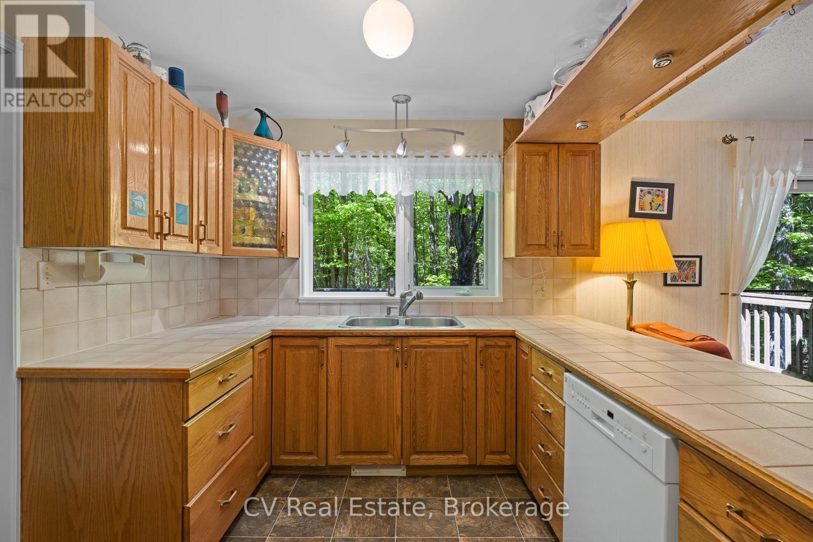16 BREISACHER ROAD - 9