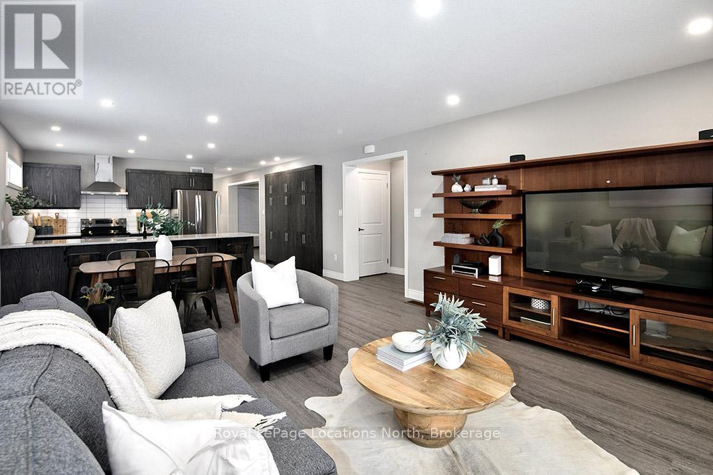 17 ELGIN STREET S - 11