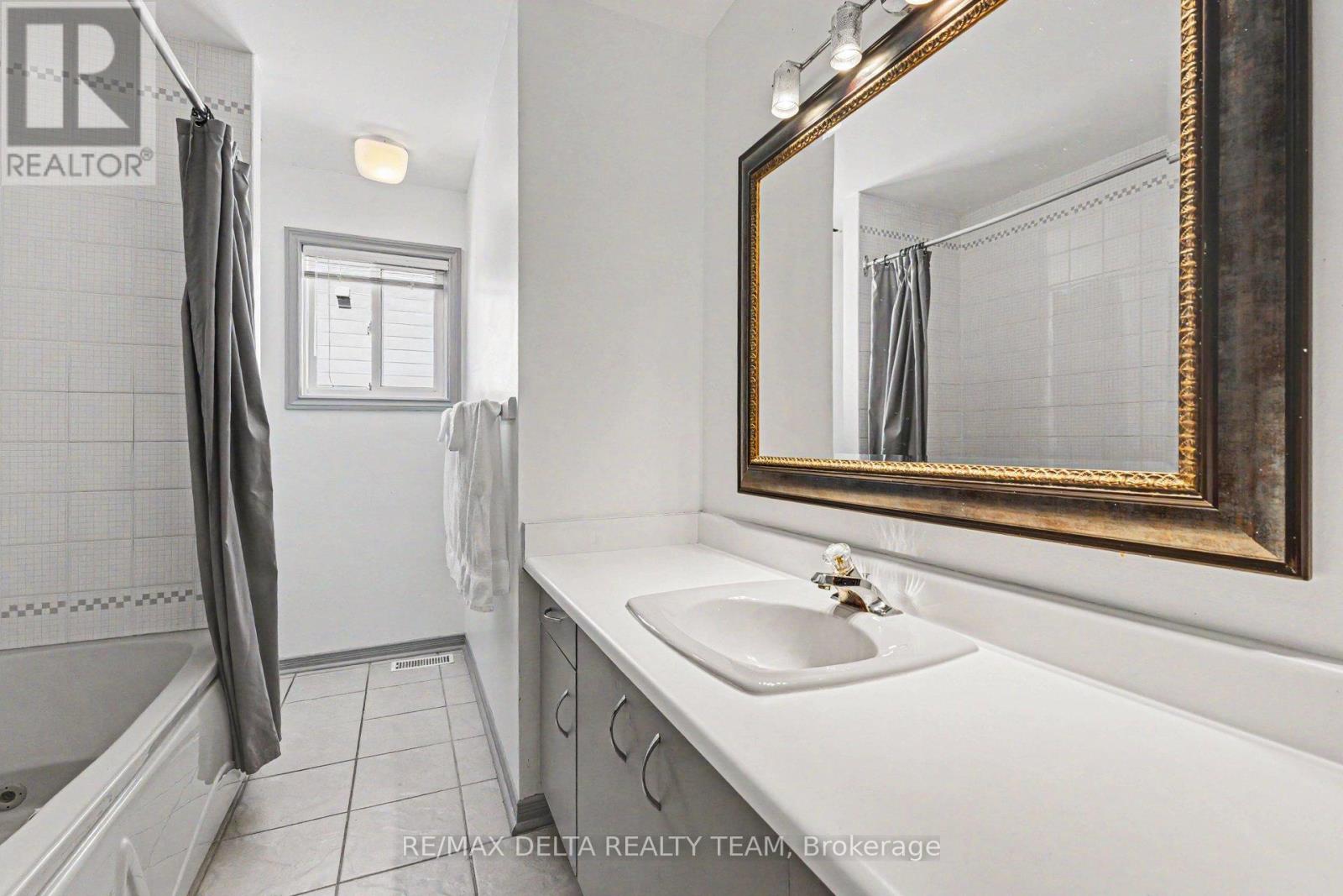 27 BRAMBLEGROVE CRESCENT - 10