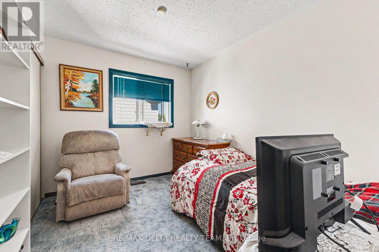 27 BRAMBLEGROVE CRESCENT - 12
