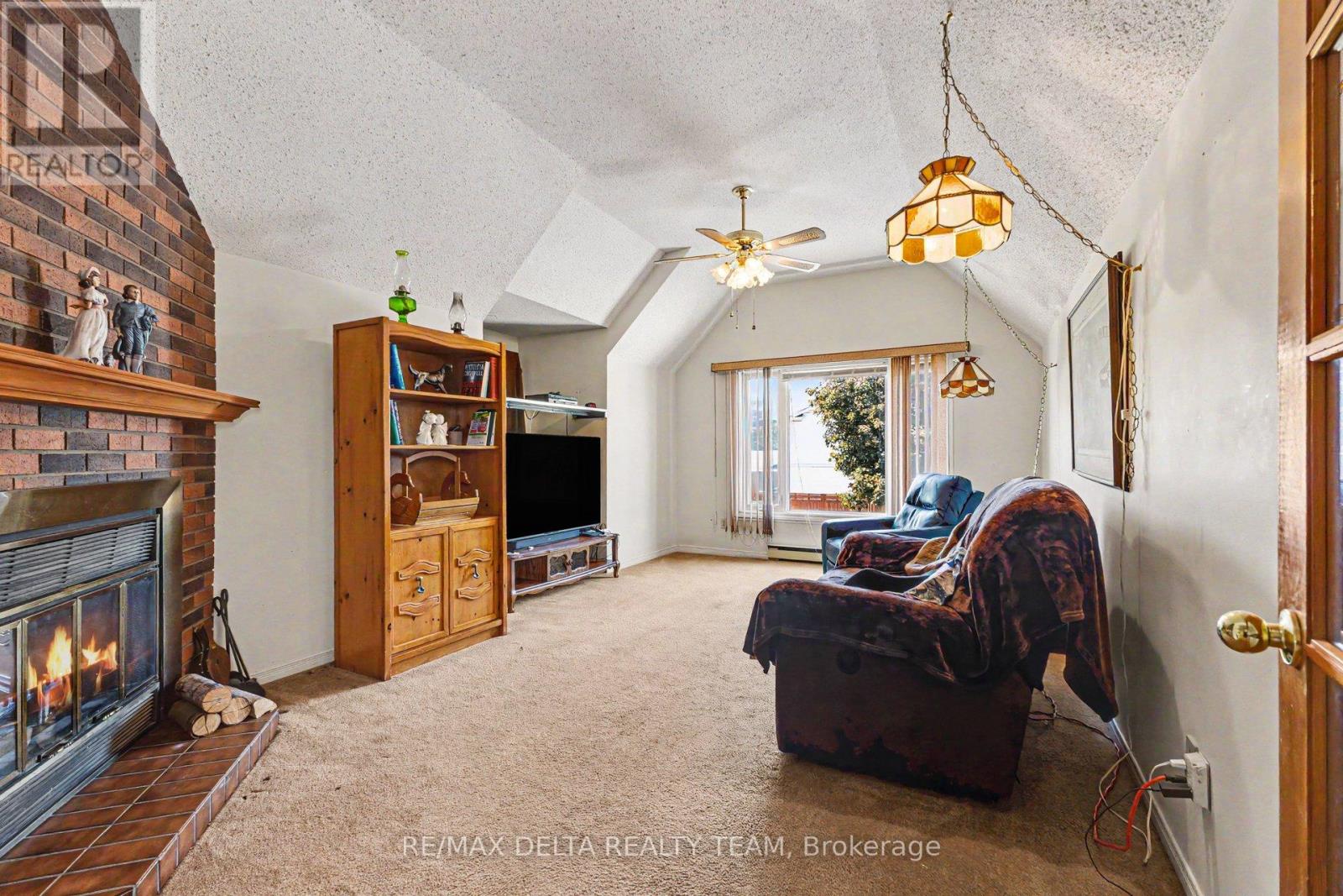 27 BRAMBLEGROVE CRESCENT - 15