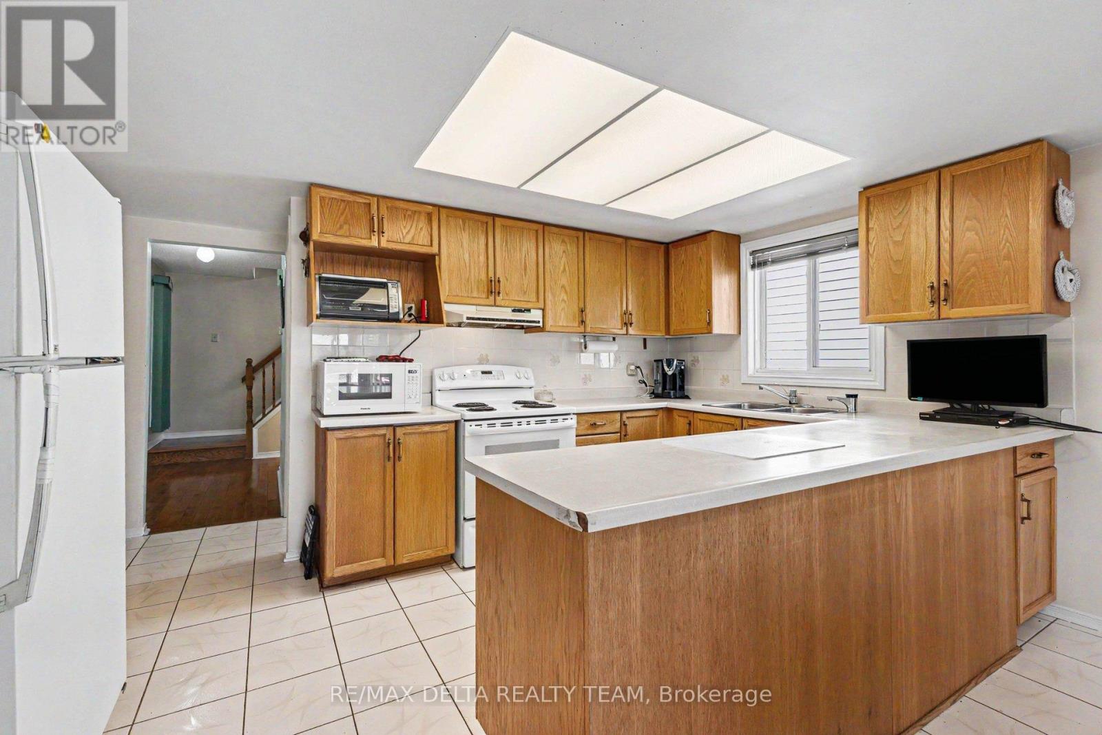 27 BRAMBLEGROVE CRESCENT - 4