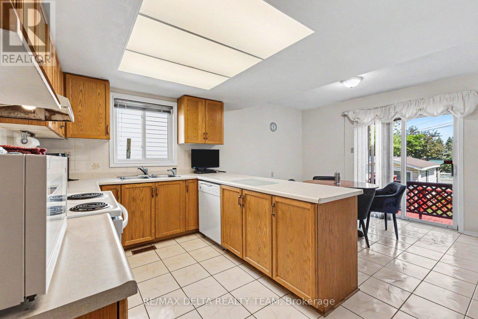 27 BRAMBLEGROVE CRESCENT - 5