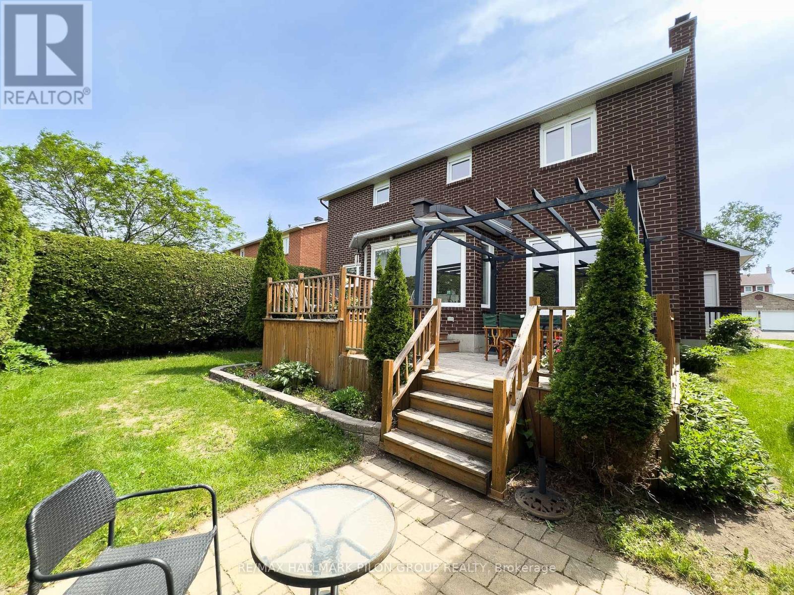 1354 MOUNTAINSIDE CRESCENT - 23